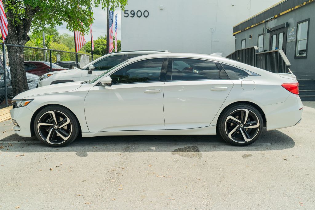 
								2020 Honda Accord Sport Sedan 4D full									
