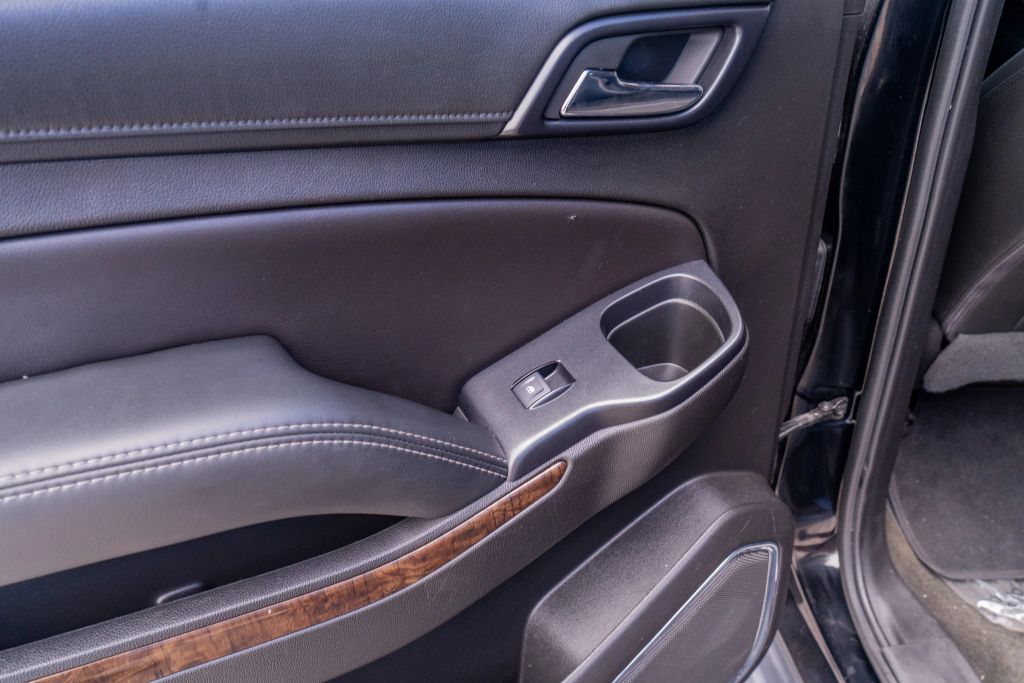 
								2017 Chevrolet Suburban LT Sport Utility 4D full									