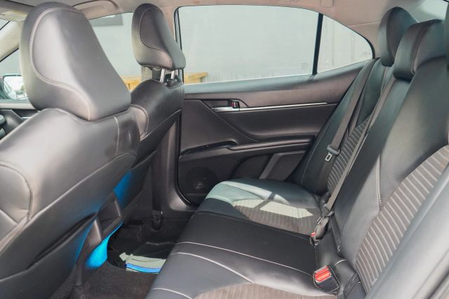 
								2020 Toyota Camry SE Sedan 4D full									