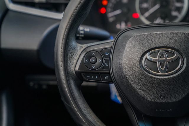 
								2021 Toyota Corolla LE Sedan 4D full									