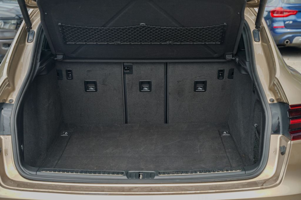 
								2018 Porsche Macan GTS Sport Utility 4D full									