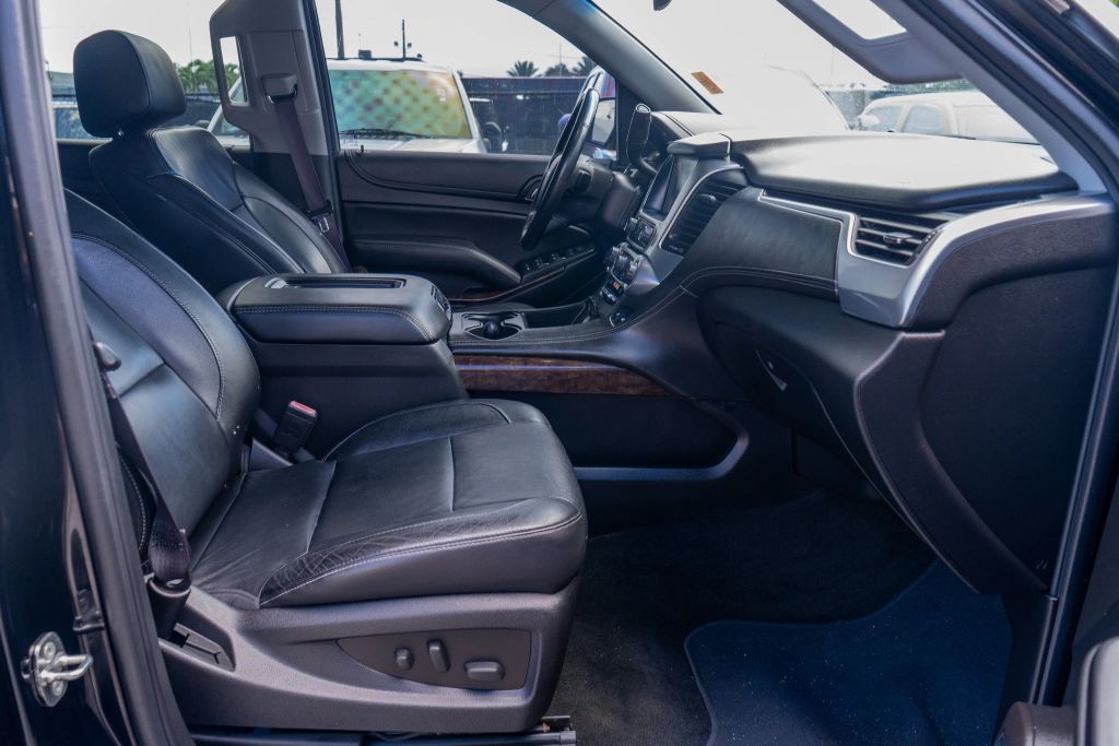 
								2017 Chevrolet Suburban LT Sport Utility 4D full									