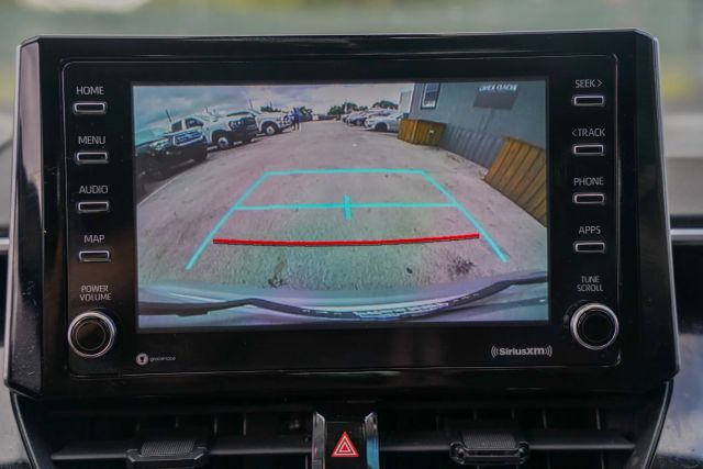 
								2021 Toyota Corolla LE Sedan 4D full									