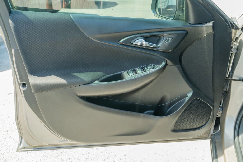 
								2022 Chevrolet Malibu LS Sedan 4D full									