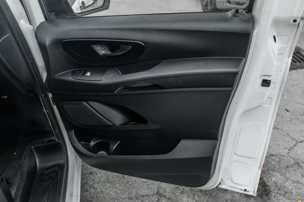 
								2018 Mercedes-Benz Metris WORKER Cargo Van 3D full									