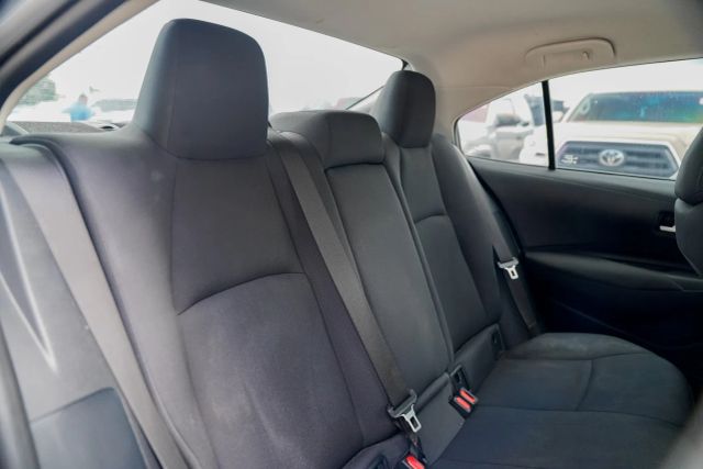 
								2021 Toyota Corolla LE Sedan 4D full									