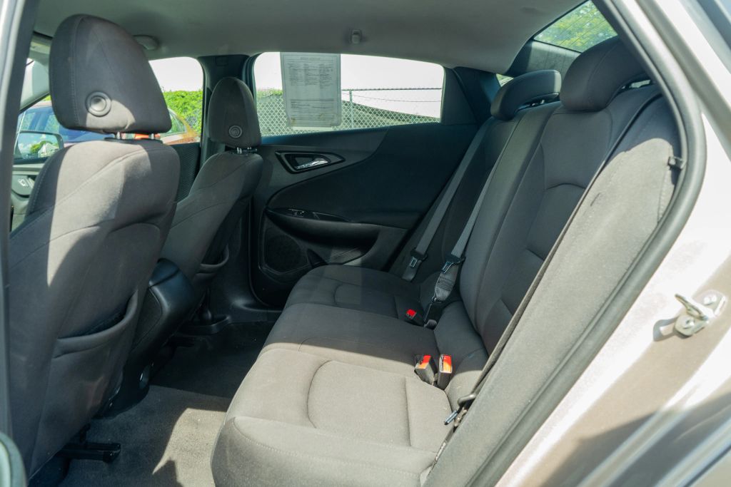 
								2022 Chevrolet Malibu LS Sedan 4D full									