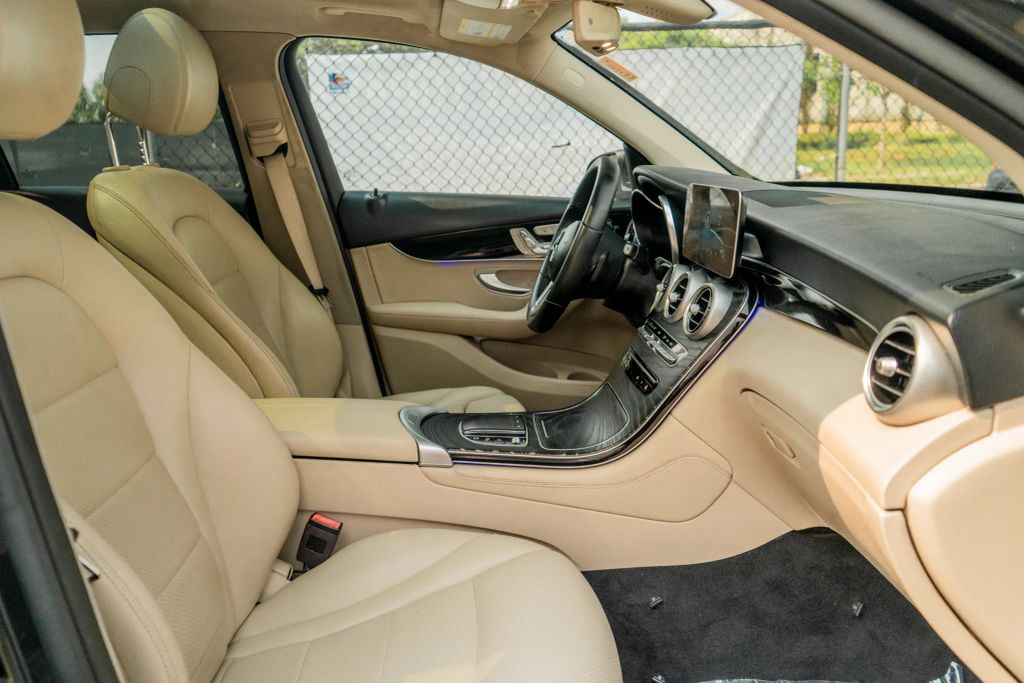 
								2020 Mercedes-Benz GLC GLC 300 Sport Utility 4D full									