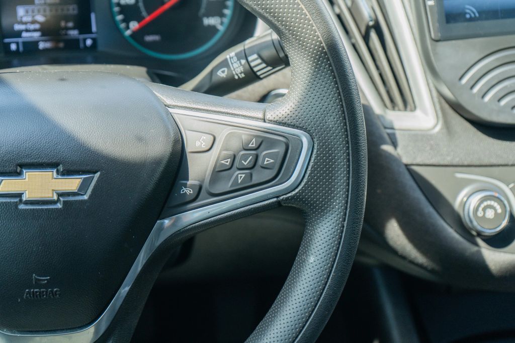 
								2022 Chevrolet Malibu LS Sedan 4D full									