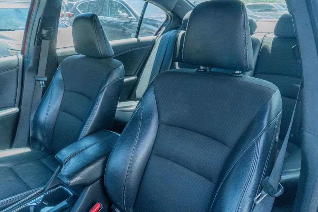 
								2017 Honda Accord Sport Sedan 4D full									