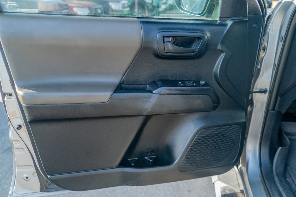 
								2017 Toyota Tacoma Access Cab SR Pickup 4D 6 ft full									