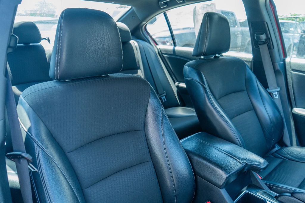 
								2017 Honda Accord Sport Sedan 4D full									