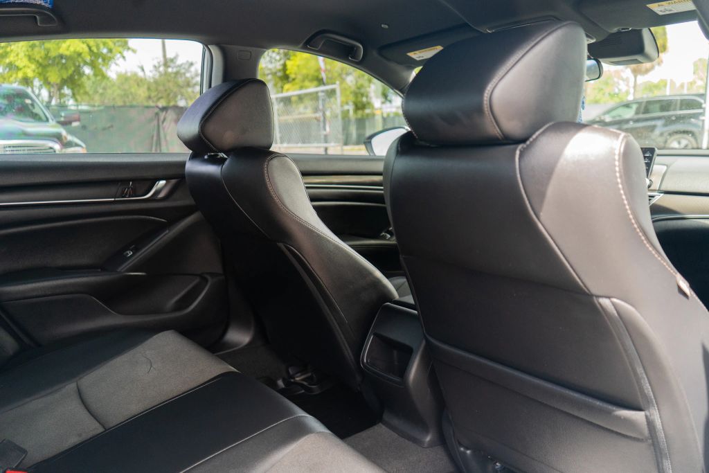 
								2020 Honda Accord Sport Sedan 4D full									