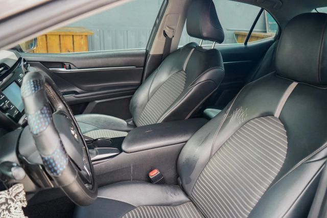 
								2020 Toyota Camry SE Sedan 4D full									