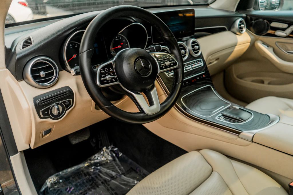 
								2020 Mercedes-Benz GLC GLC 300 Sport Utility 4D full									