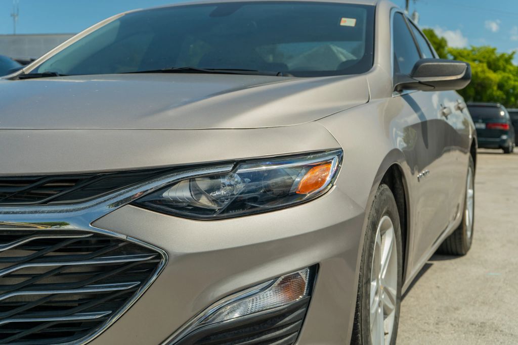 
								2022 Chevrolet Malibu LS Sedan 4D full									