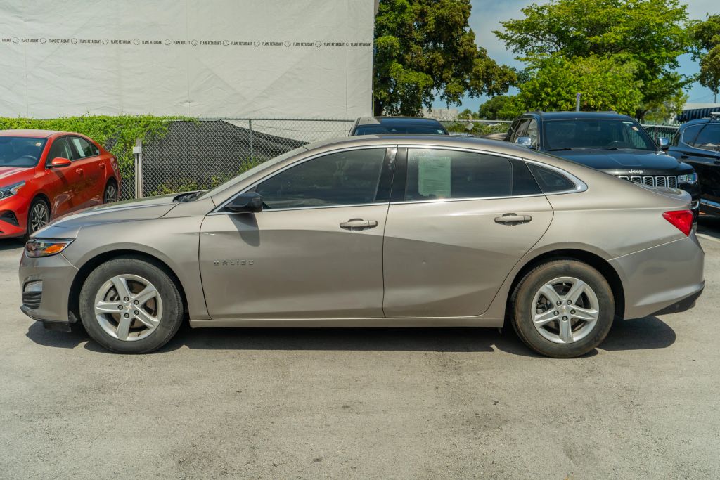 
								2022 Chevrolet Malibu LS Sedan 4D full									
