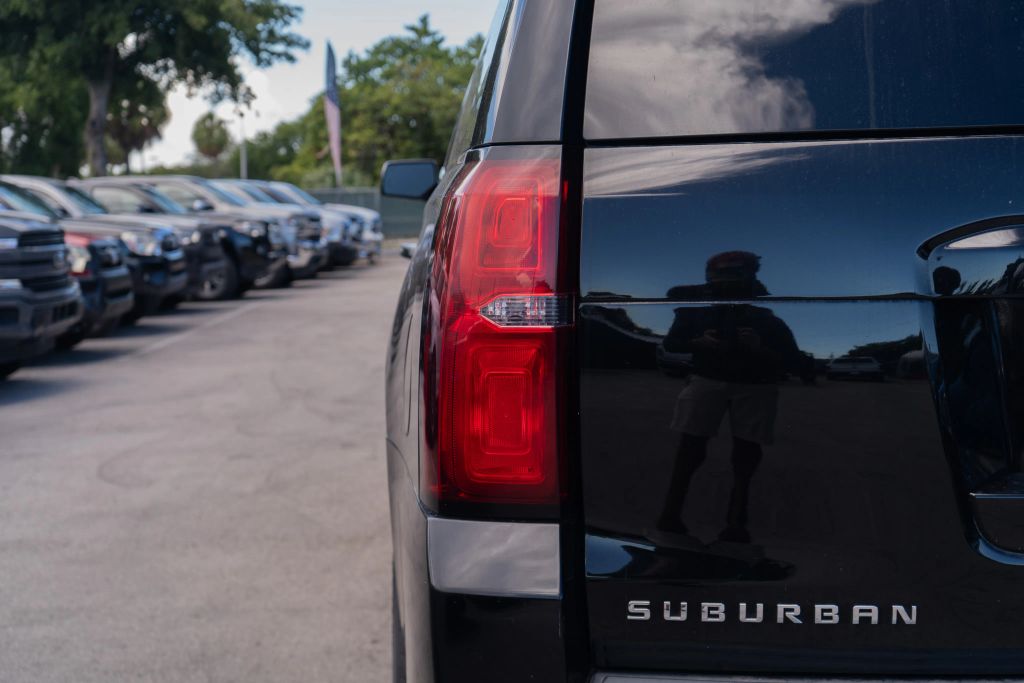 
								2017 Chevrolet Suburban LT Sport Utility 4D full									