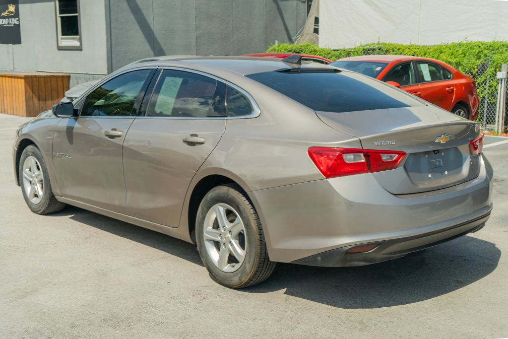 
								2022 Chevrolet Malibu LS Sedan 4D full									