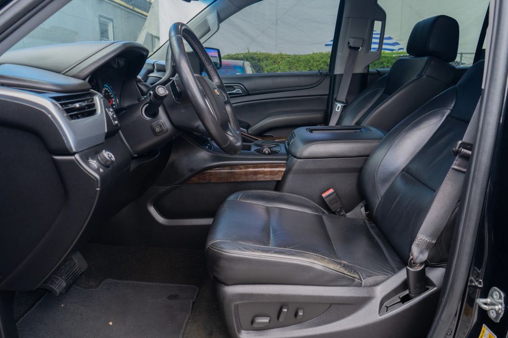 
								2017 Chevrolet Suburban LT Sport Utility 4D full									