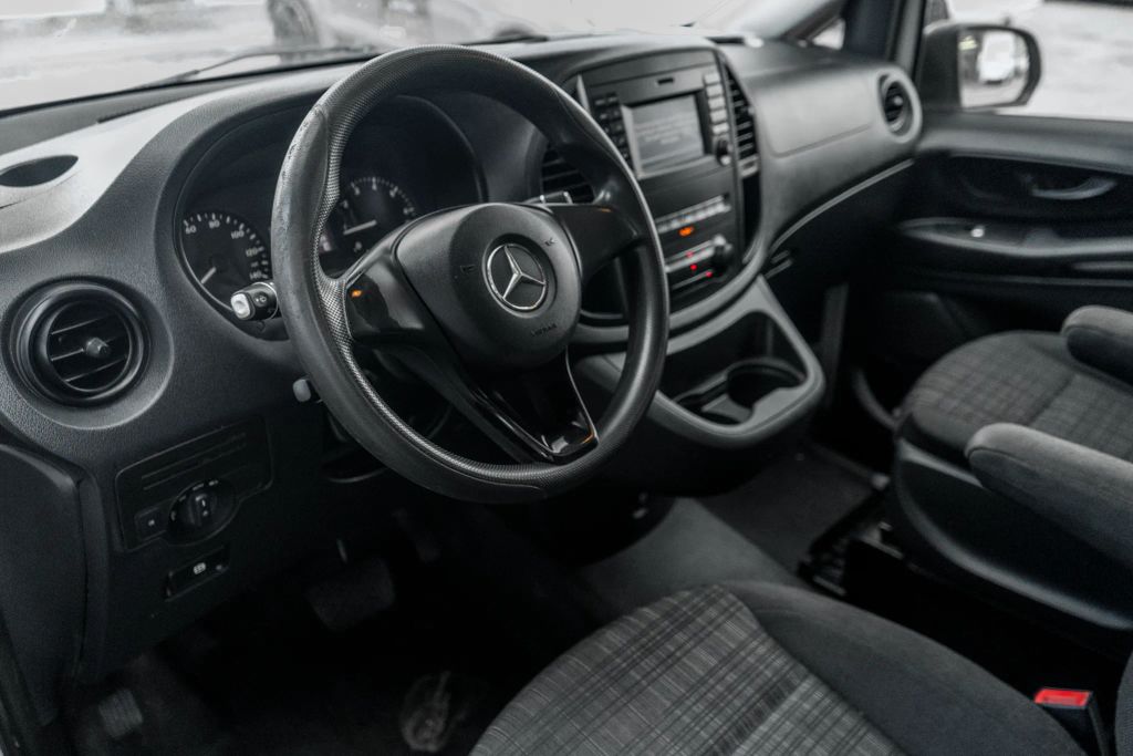 
								2018 Mercedes-Benz Metris WORKER Cargo Van 3D full									