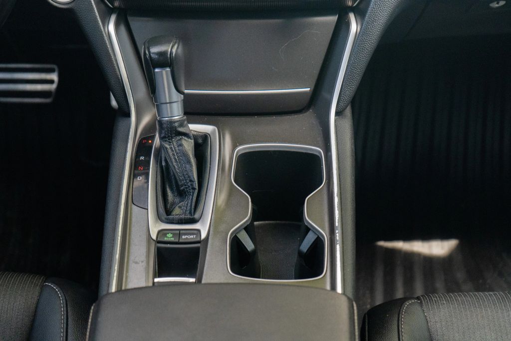 
								2020 Honda Accord Sport Sedan 4D full									