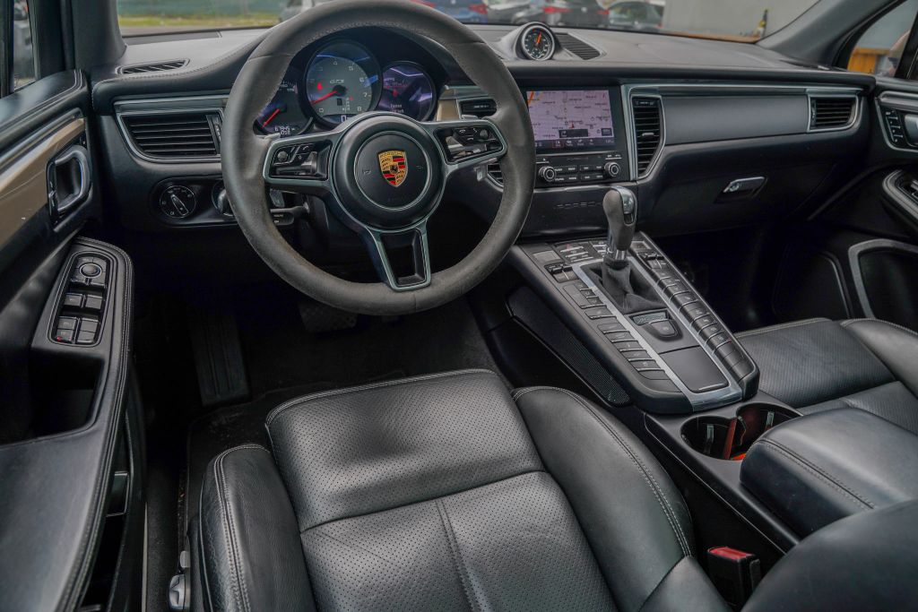 
								2018 Porsche Macan GTS Sport Utility 4D full									