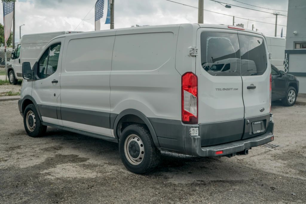 
								2017 Ford Transit 250 Van Low Roof w/60/40 Side Door w/RWB Van 3D full									