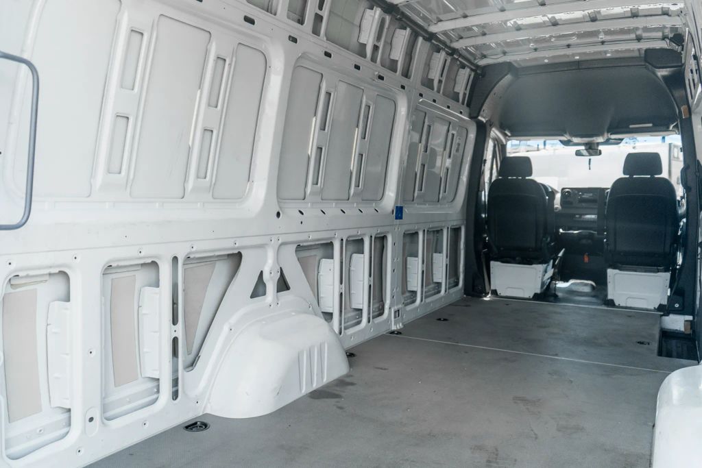 
								2021 Mercedes-Benz Sprinter 2500 Cargo High Roof w/170  WB Van 3D full									