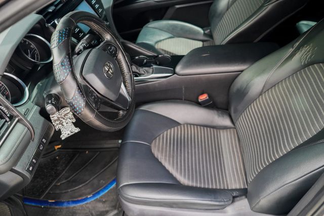 
								2020 Toyota Camry SE Sedan 4D full									