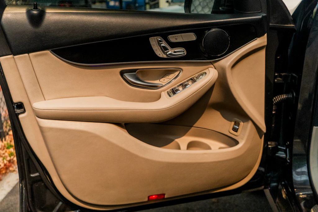 
								2020 Mercedes-Benz GLC GLC 300 Sport Utility 4D full									