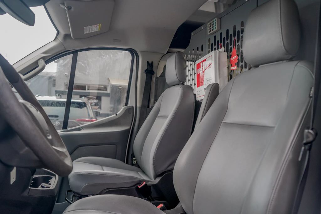 
								2017 Ford Transit 250 Van Low Roof w/60/40 Side Door w/RWB Van 3D full									