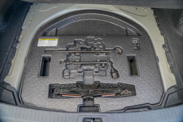 
								2021 Toyota Corolla LE Sedan 4D full									