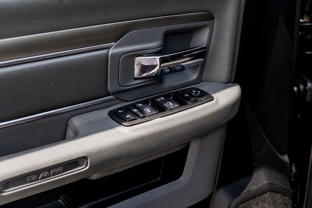 
								2016 Ram 1500 Crew Cab Big Horn Pickup 4D 5 1/2 ft full									