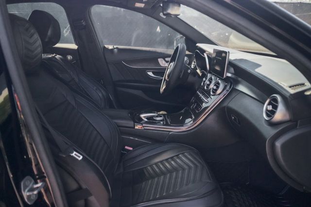 
								2017 Mercedes-Benz C-Class C 300 4MATIC Sedan 4D full									