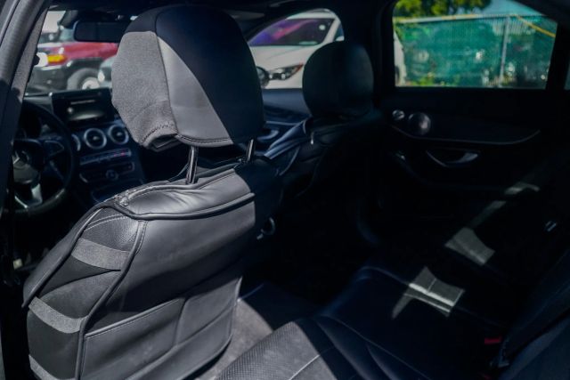 
								2017 Mercedes-Benz C-Class C 300 4MATIC Sedan 4D full									