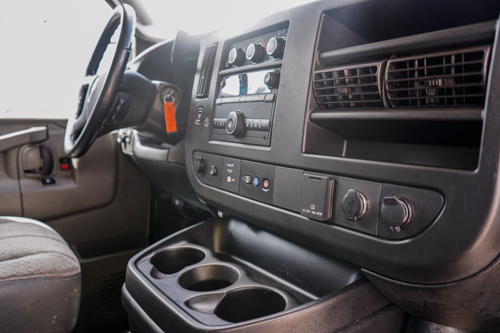 
								2021 Chevrolet Express 2500 Cargo Regular Van 3D full									