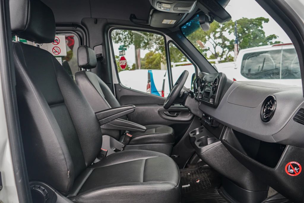 
								2021 Mercedes-Benz Sprinter 2500 Passenger High Roof w/144  WB Van 3D full									