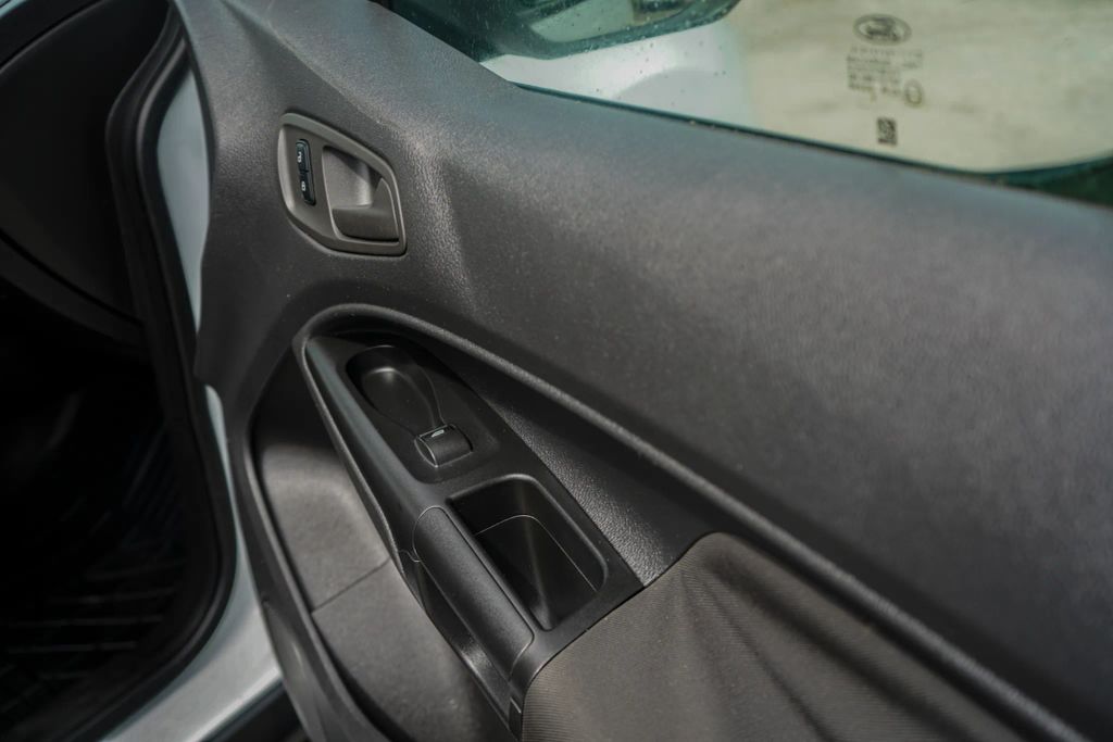 
								2016 Ford Transit Connect Cargo XL Van 4D full									