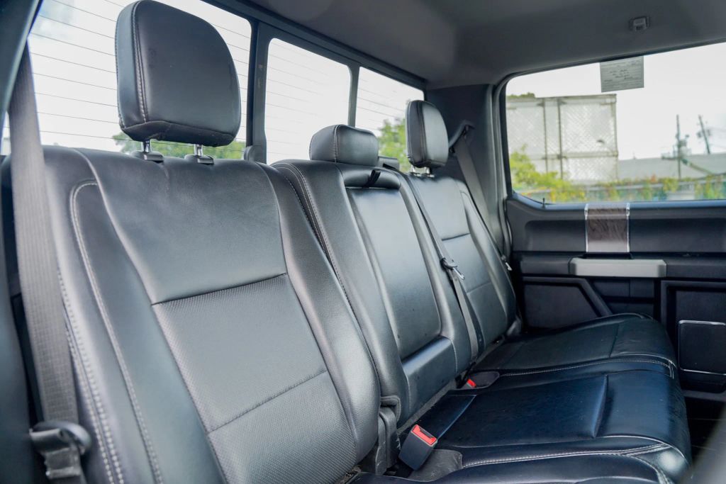 
								2019 Ford F250 Super Duty Crew Cab Lariat Pickup 4D 6 3/4 ft full									