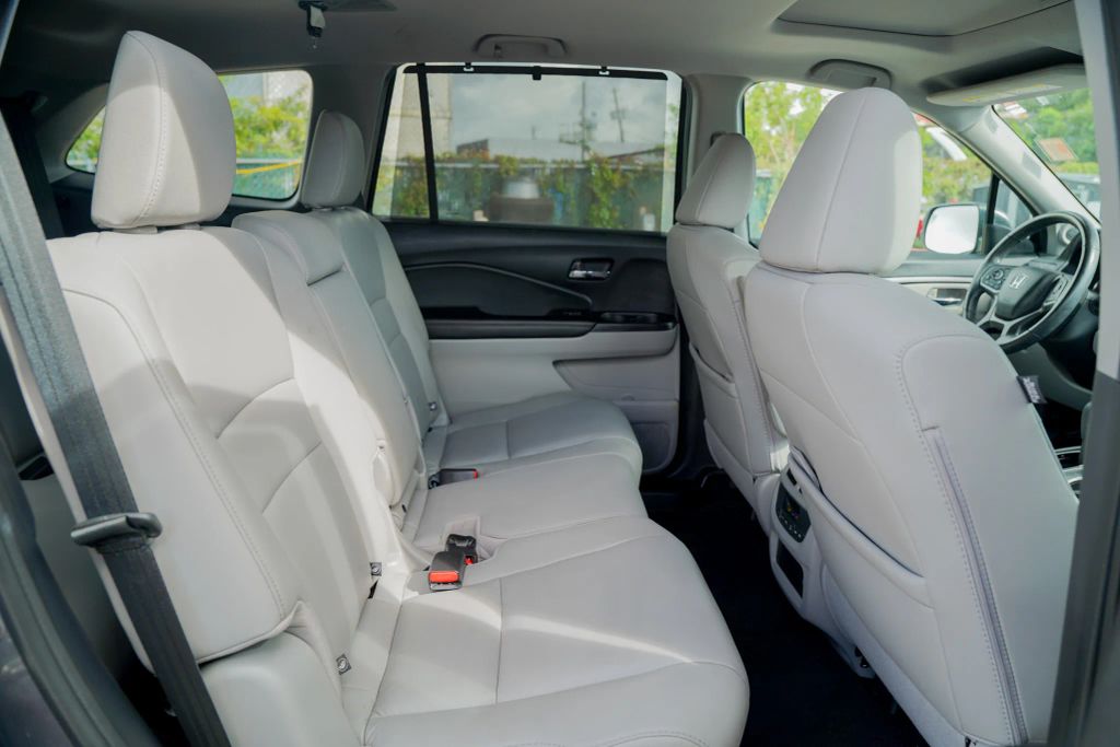 
								2020 Honda Pilot EX-L Sport Utility 4D full									