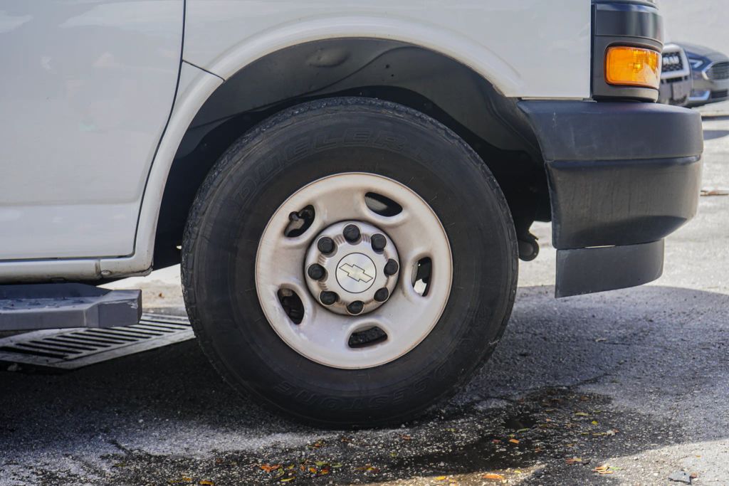 
								2021 Chevrolet Express 2500 Cargo Regular Van 3D full									