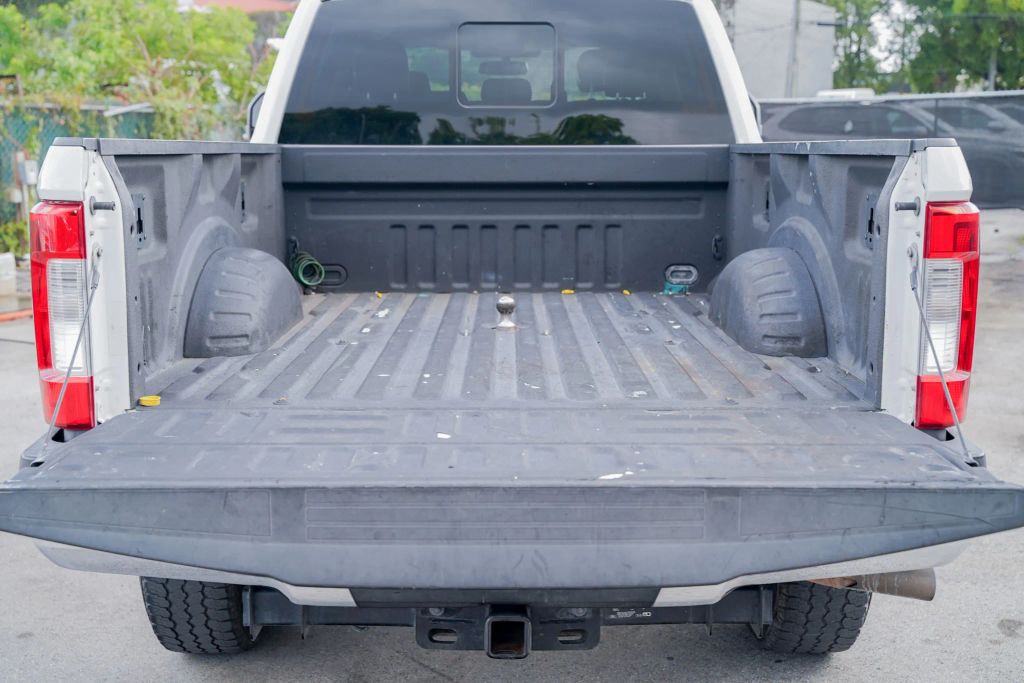 
								2019 Ford F250 Super Duty Crew Cab Lariat Pickup 4D 6 3/4 ft full									