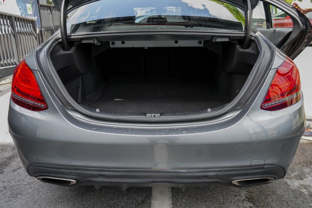 
								2019 Mercedes-Benz C-Class C 300 Sedan 4D full									