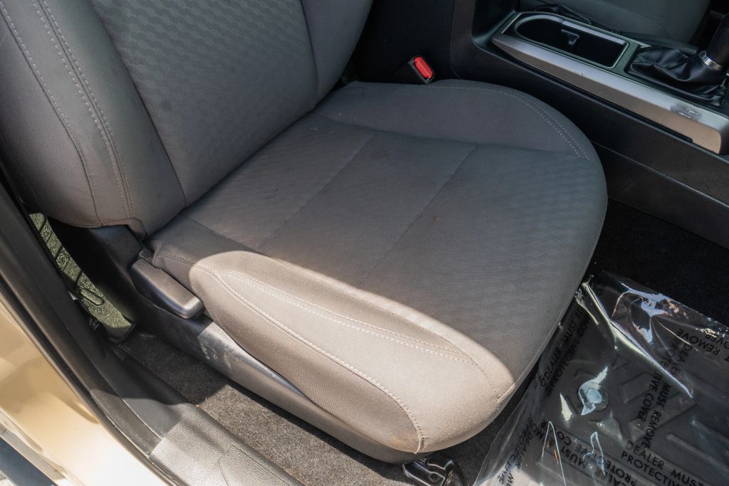 
								2020 Toyota Tacoma Double Cab SR5 Pickup 4D 6 ft full									