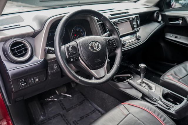 
								2018 Toyota RAV4 XLE Sport Utility 4D full									