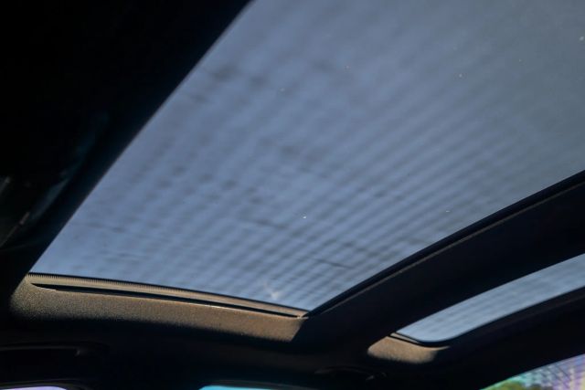 
								2017 Mercedes-Benz C-Class C 300 4MATIC Sedan 4D full									