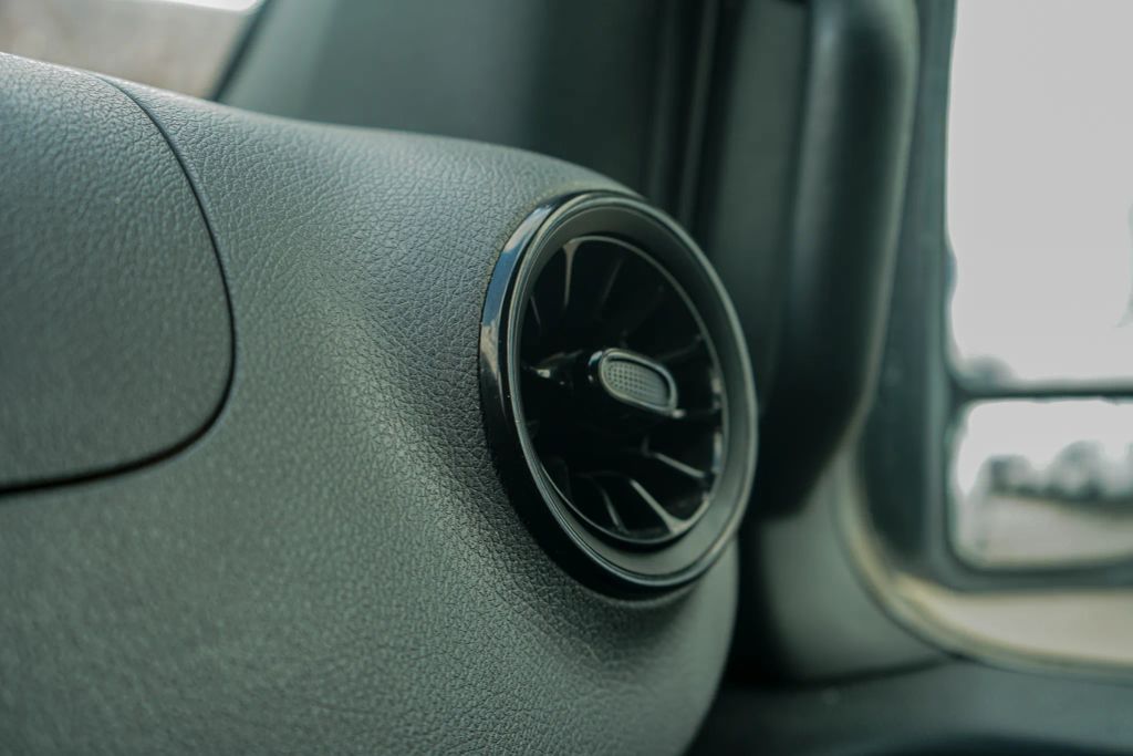 
								2023 Mercedes-Benz Sprinter 2500 Cargo High Roof w/170  WB Van 3D full									