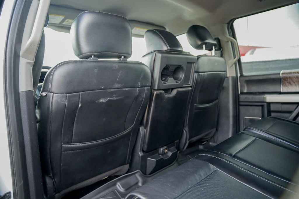 
								2019 Ford F250 Super Duty Crew Cab Lariat Pickup 4D 6 3/4 ft full									