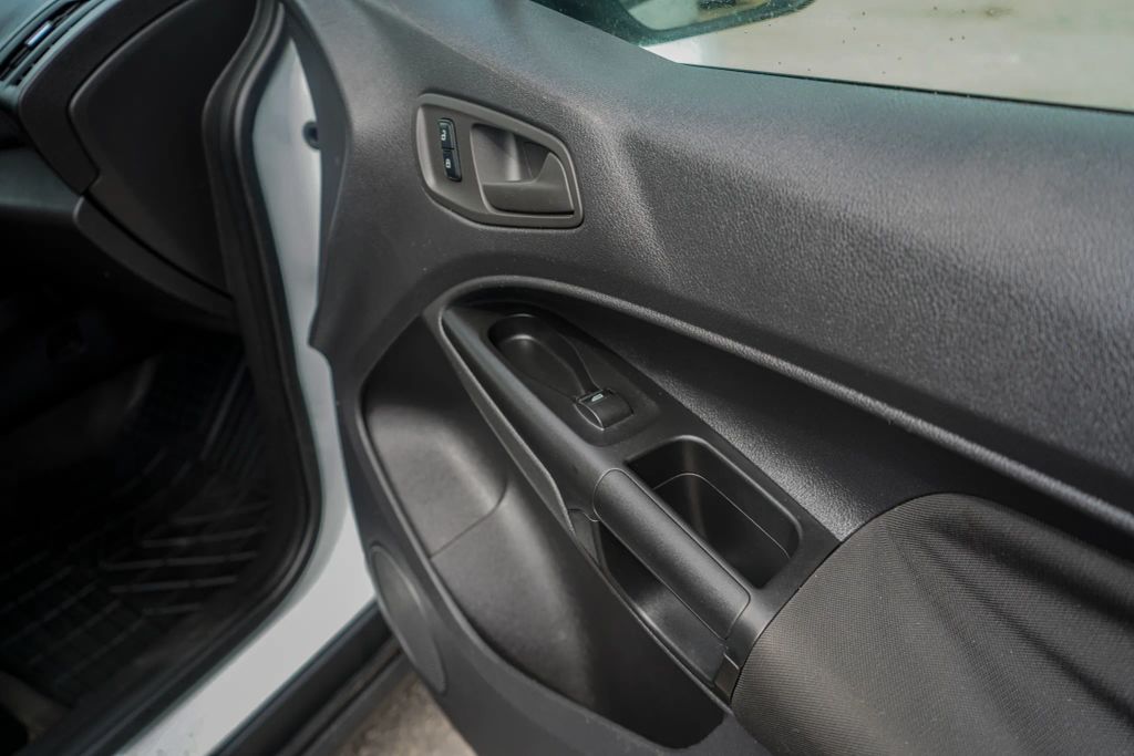 
								2016 Ford Transit Connect Cargo XL Van 4D full									